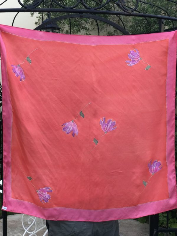 Carré Danse de lys, en twill de soie, rose – Image 2