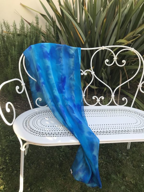 Echarpe Marine, mousseline de soie avec bandes de satin, Bleue – Image 3