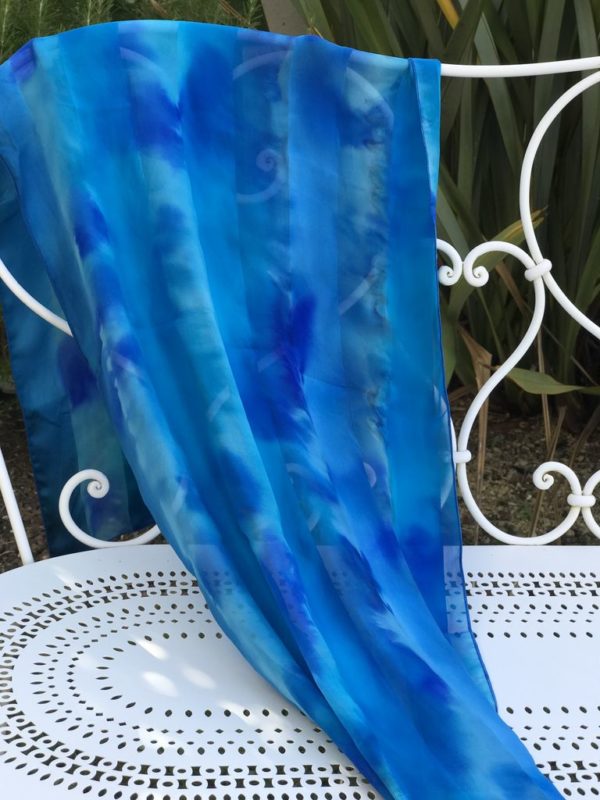 Echarpe Marine, mousseline de soie avec bandes de satin, Bleue – Image 4